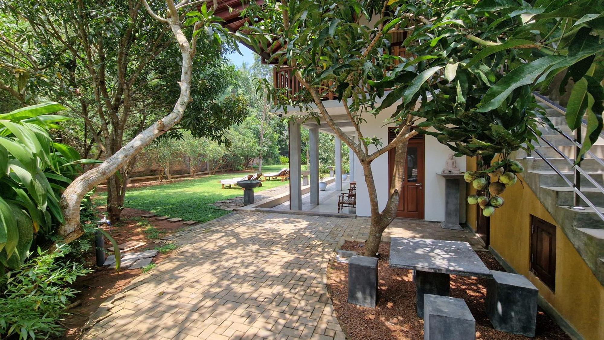 Villa Arana Bentota Exteriör bild